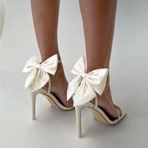 Ivory Bow heels size 7